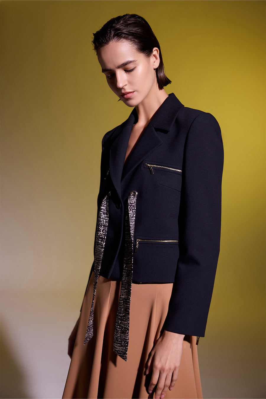 SİYAH KUŞAKLI CEP DETAYLI TEK DÜĞMELİ KADIN CEKET