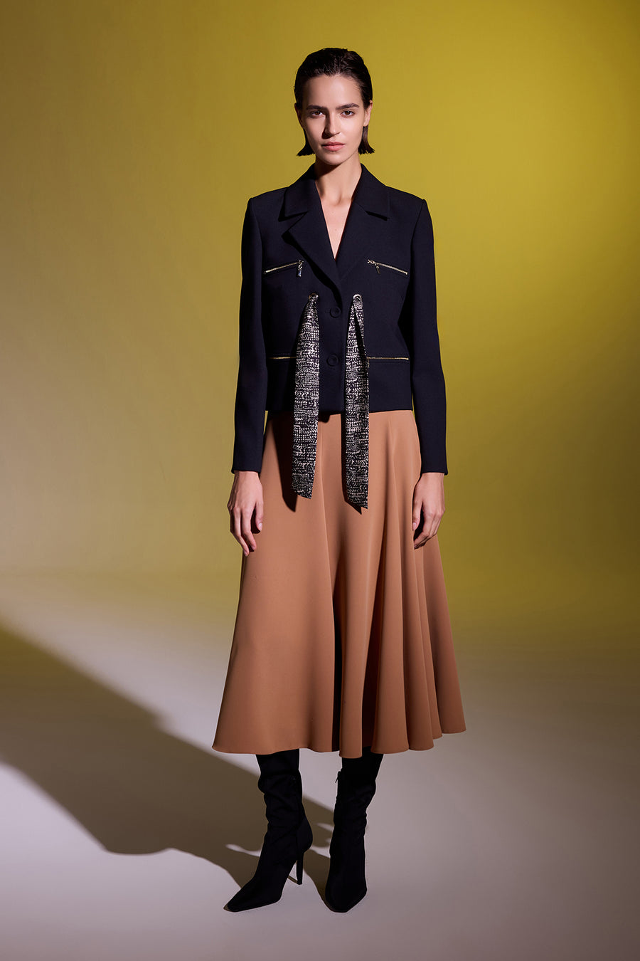 SİYAH KUŞAKLI CEP DETAYLI TEK DÜĞMELİ KADIN CEKET