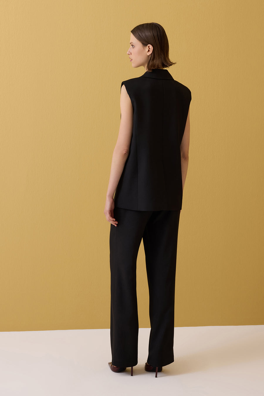 SİYAH KOLSUZ KADIN YELEK PANTOLON TAKIM