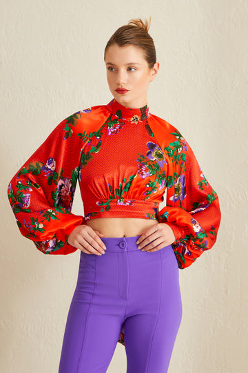 RED FLOWER PATTERNED CROP BLOUSE WITH LOW BACK