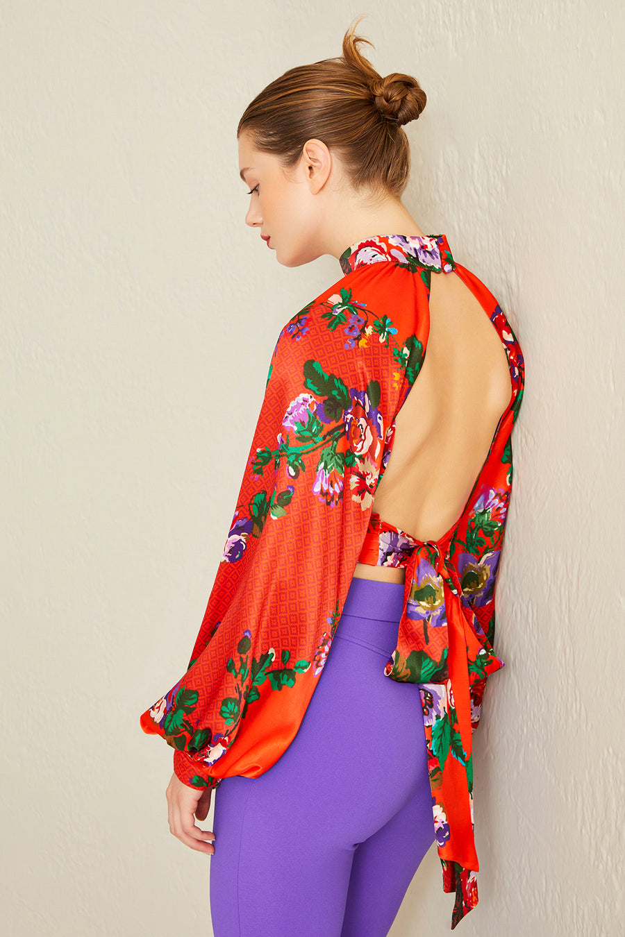 RED FLOWER PATTERNED CROP BLOUSE WITH LOW BACK