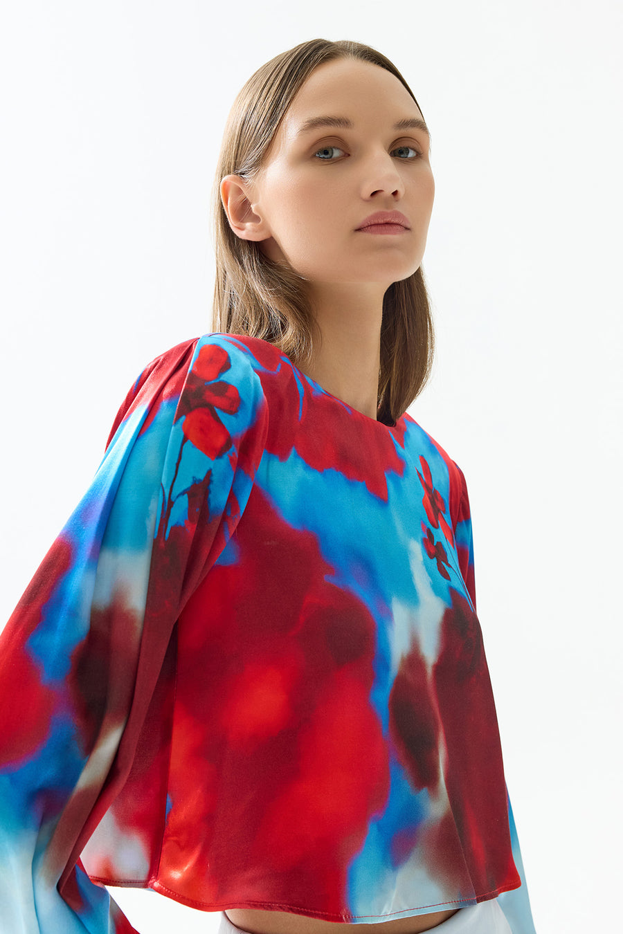 BLUE RED BATTLE PATTERNED CROP BLOUSE