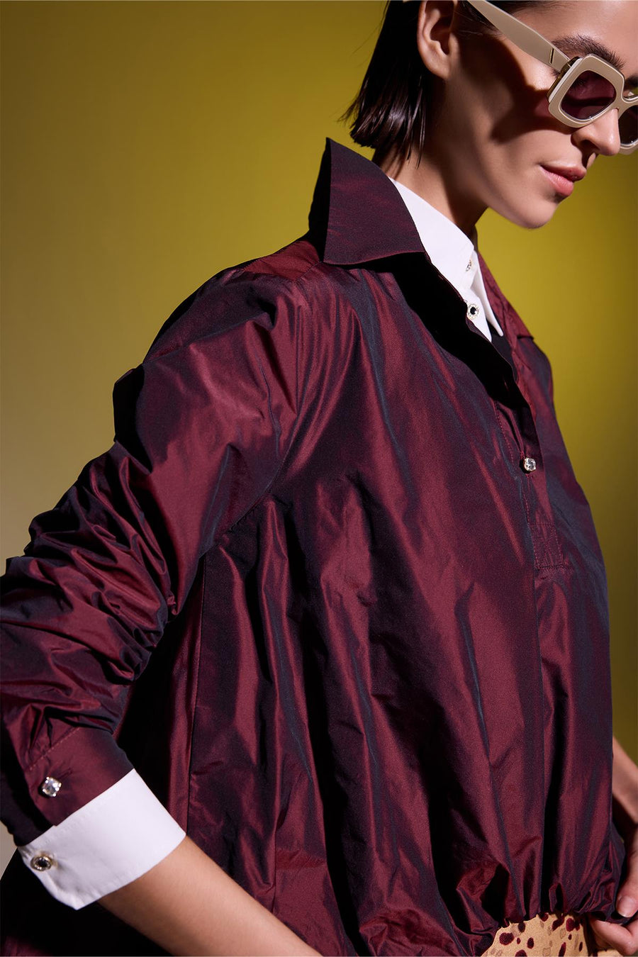 BORDO KLASİK YAKA DÜĞME DETAYLI UZUN KOLLU BLUZ