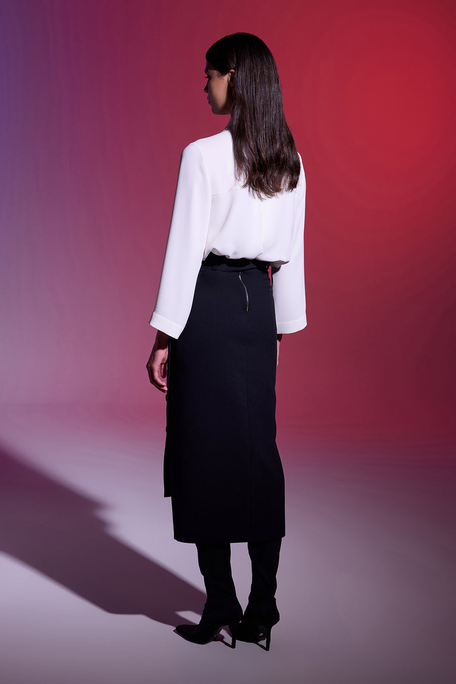 EKRU GÖMLEK YAKA TAŞ İŞLEMELİ TRUVAKAR KOLLU BLUZ