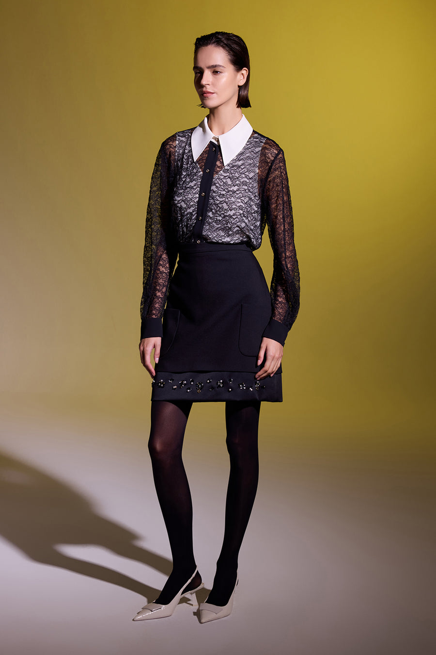 BEYAZ SİVRİ YAKA SİYAH DANTELLİ KADIN GÖMLEK