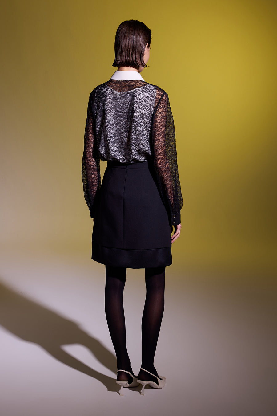 BEYAZ SİVRİ YAKA SİYAH DANTELLİ KADIN GÖMLEK