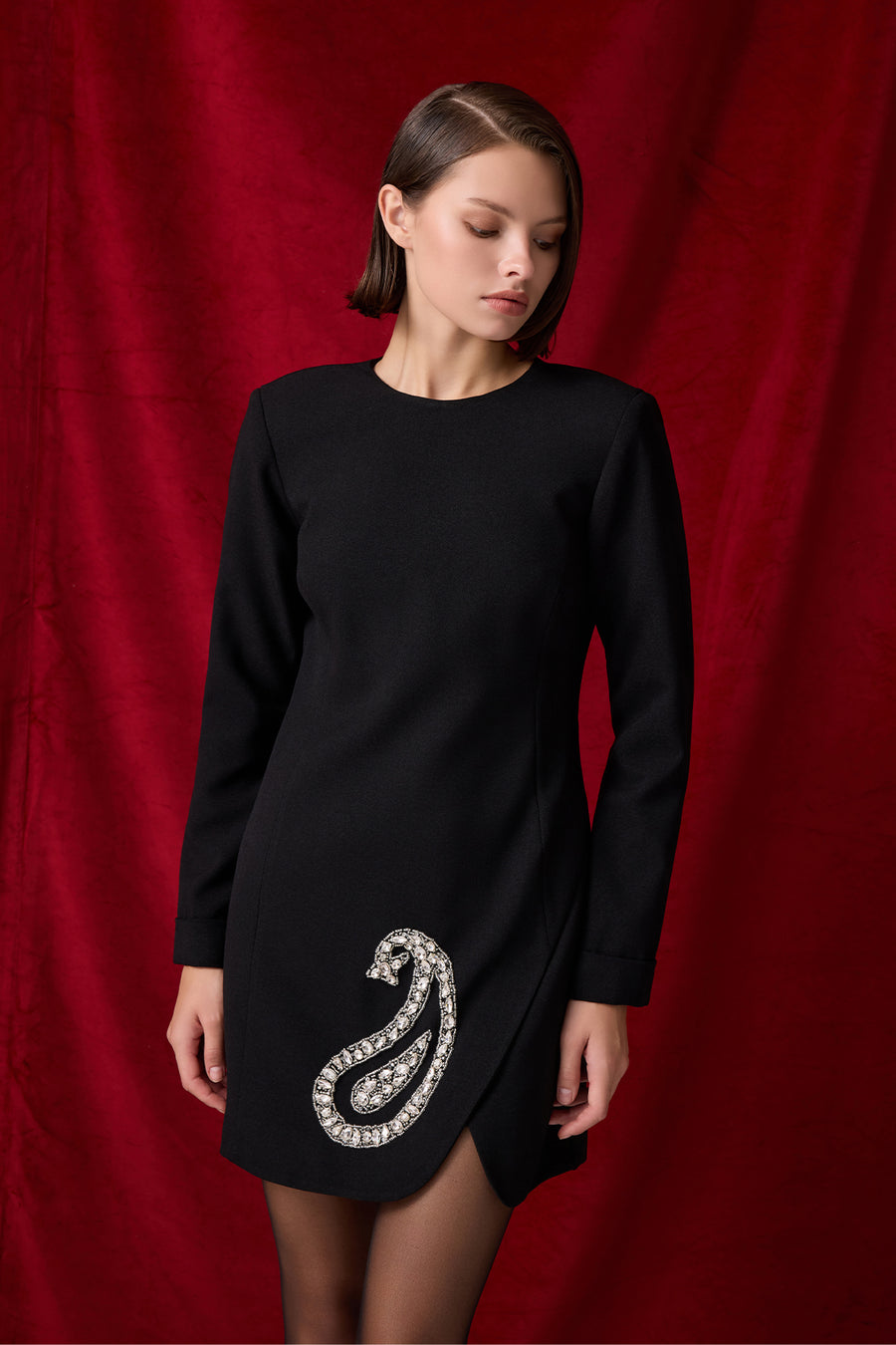 SİYAH  İŞLEMELİ MİNİ ELBİSE