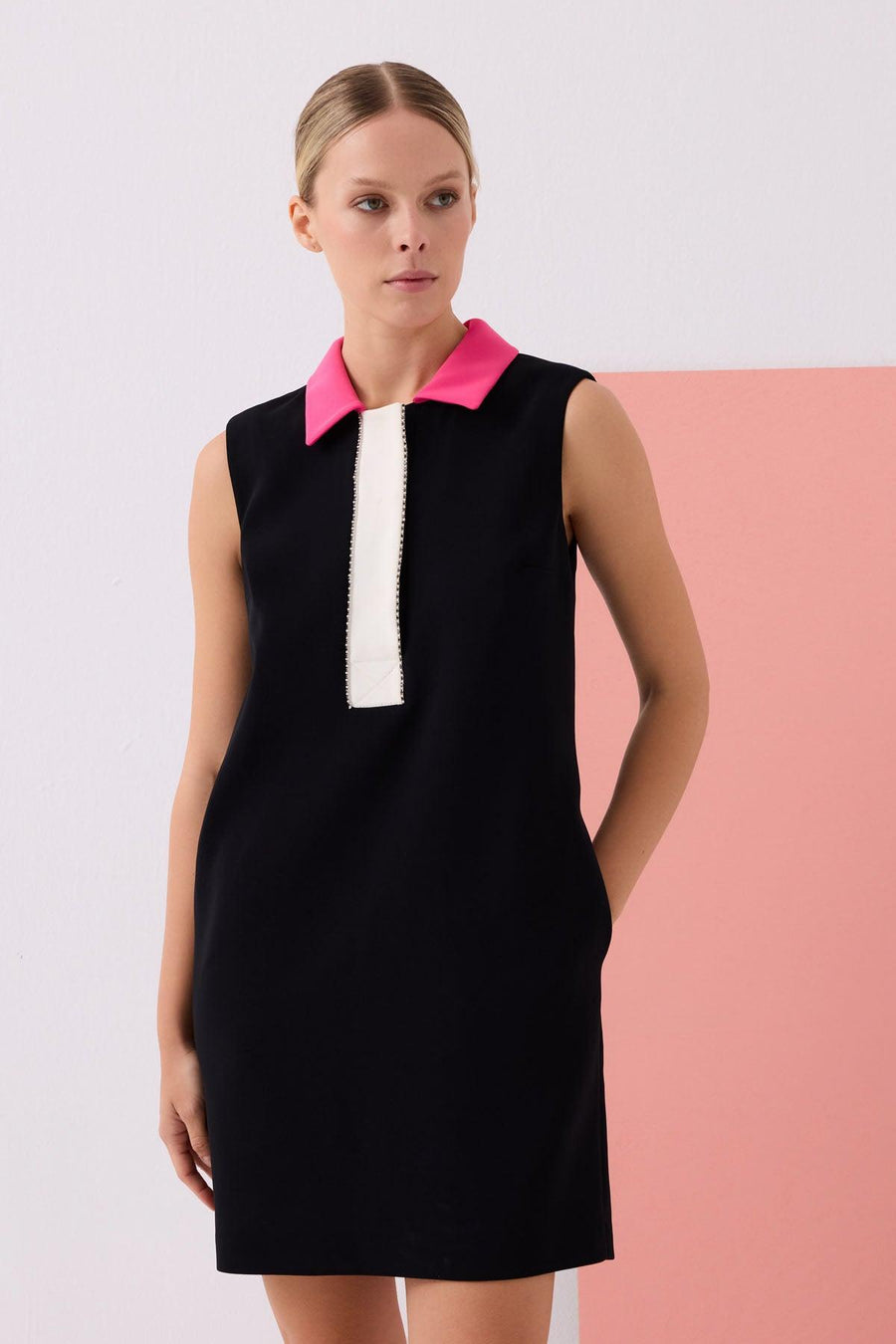 BLACK SHIRT COLLAR SLEEVELESS MINI DRESS
