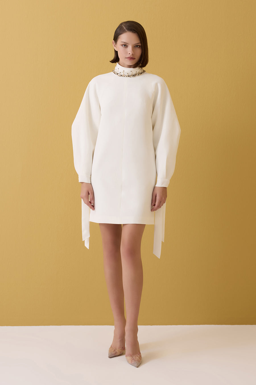 EKRU TAŞ İŞLEMELİ YARASA KOLLU MİNİ ELBİSE