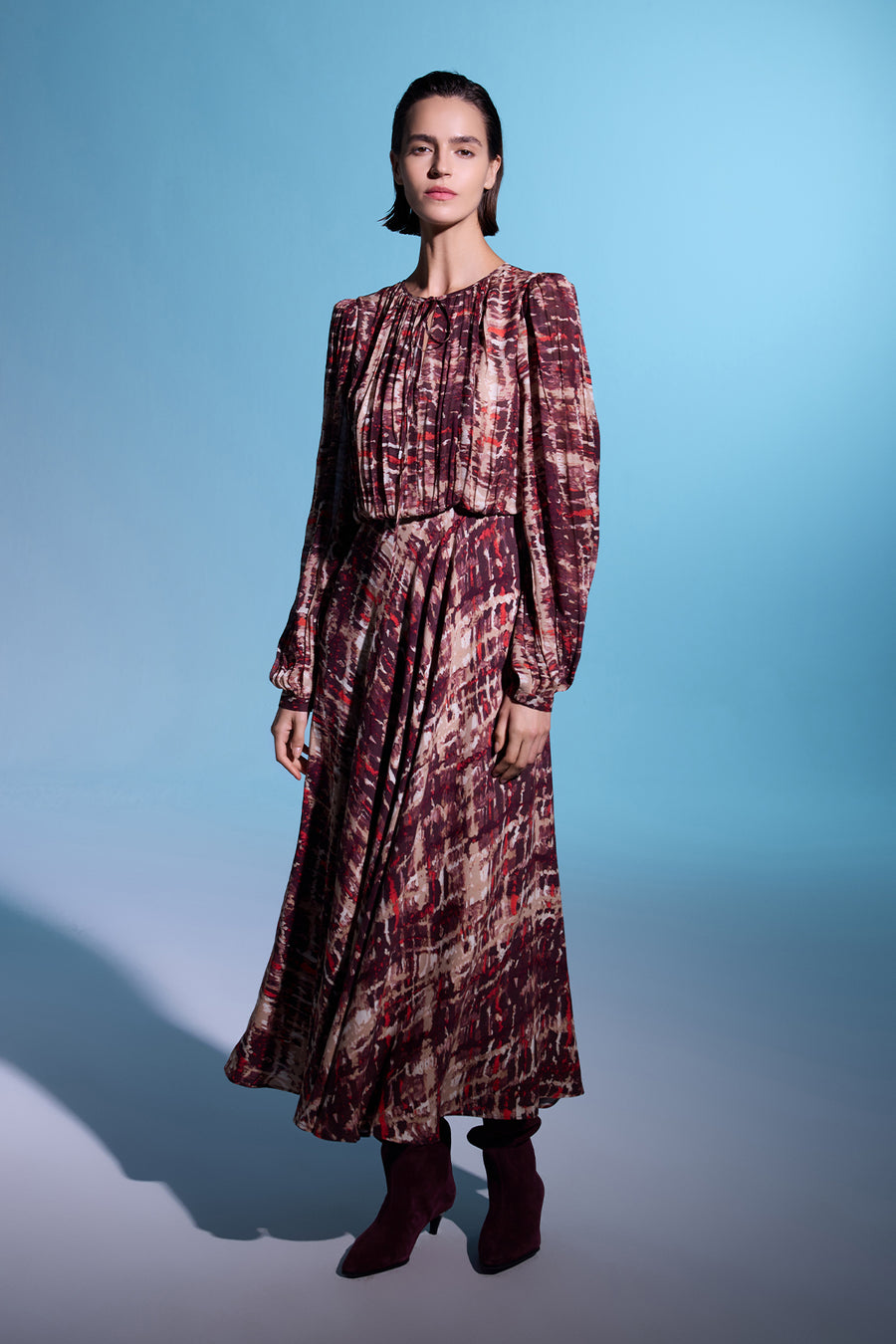 DESENLİ YUVARLAK YAKA UZUN KOLLU KREP UZUN ELBİSE