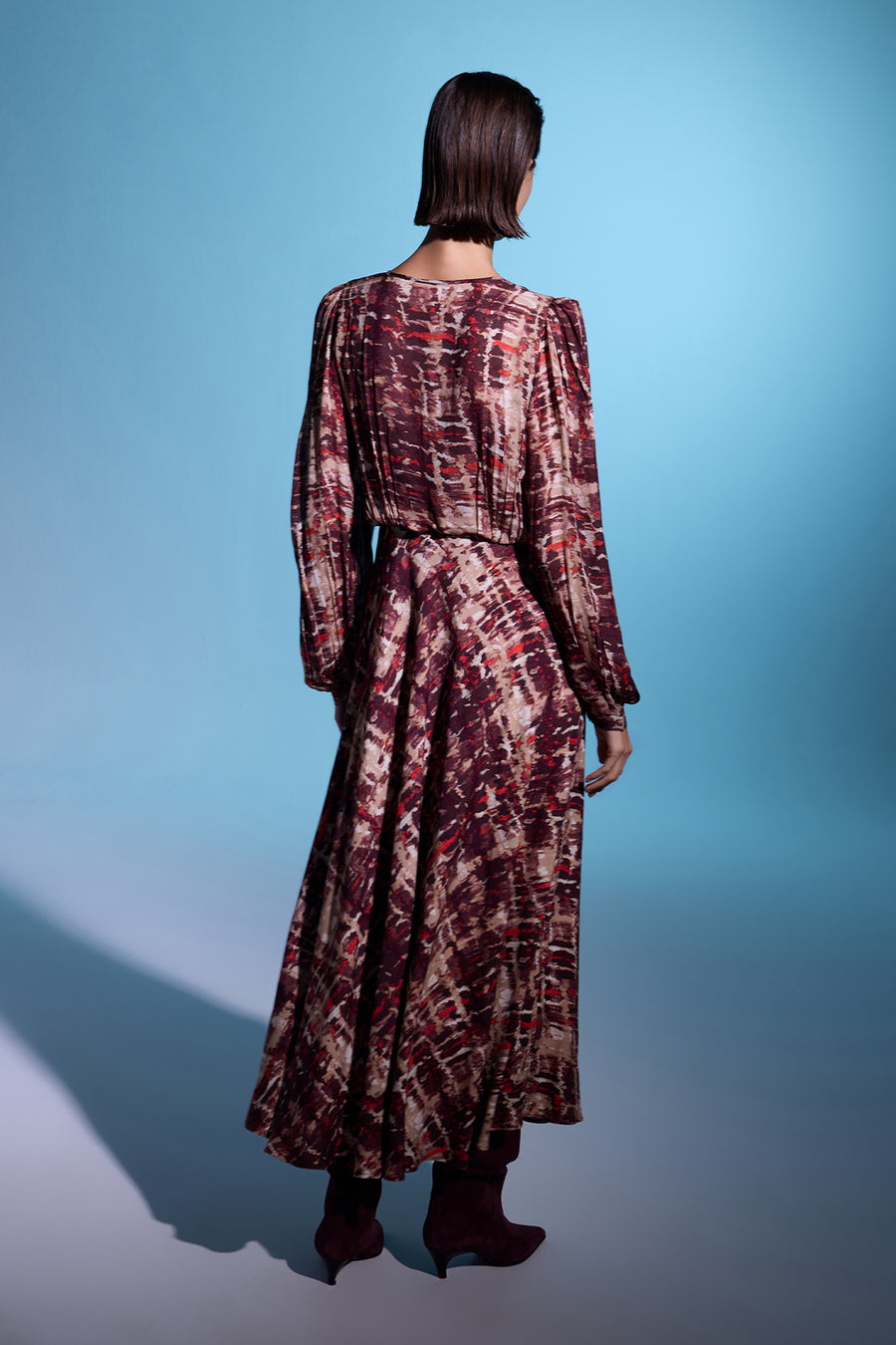 DESENLİ YUVARLAK YAKA UZUN KOLLU KREP UZUN ELBİSE