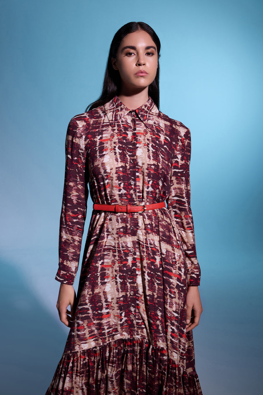 KIRMIZI DESENLİ VOLANLI ASİMETRİK KESİM UZUN KOLLU MİDİ ELBİSE