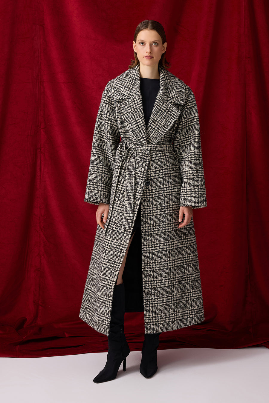 SİYAH BEYAZ EKOSELİ OVERSIZE KAŞE KADIN KABAN