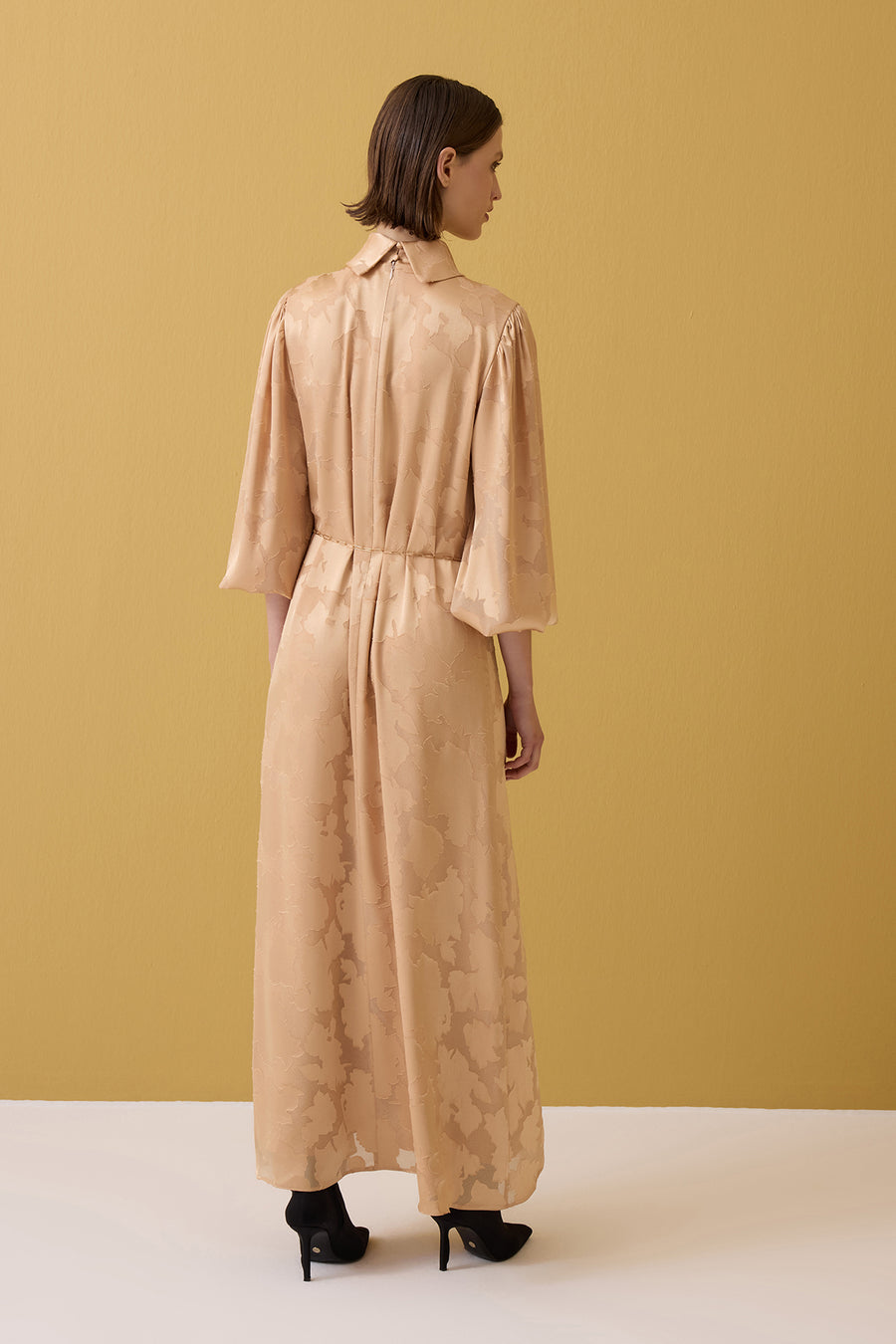 AÇIK ALTIN SARISI DİK YAKA BALON KOLLU UZUN ELBİSE