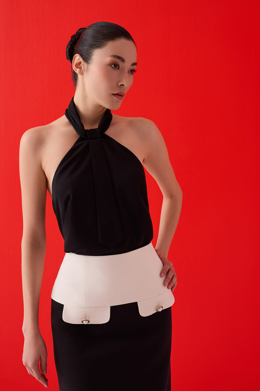 BLACK NECK TIE SLEEVELESS BLOUSE