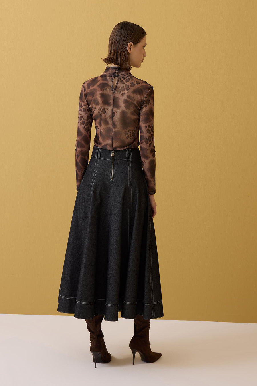 DESENLİ DİK YAKA UZUN KOLLU TRANSPARAN BLUZ