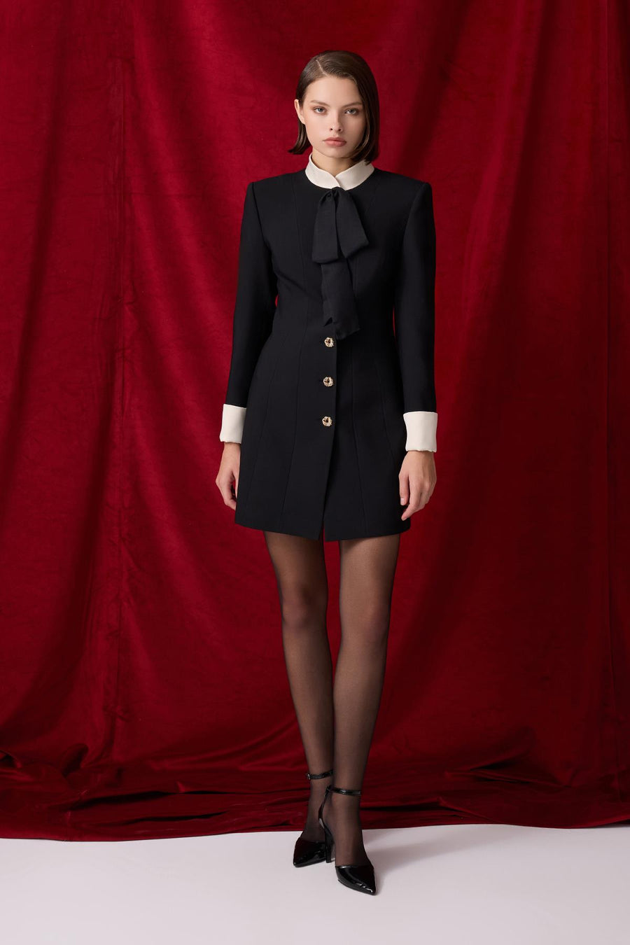 SİYAH HAKİM YAKA FİYONK DETAYLI MİNİ ELBİSE