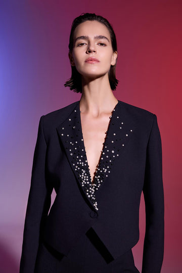 SİYAH TAŞ İŞLEMELİ KRUVAZE TEK DÜĞMELİ KADIN CEKET PANTOLON TAKIM