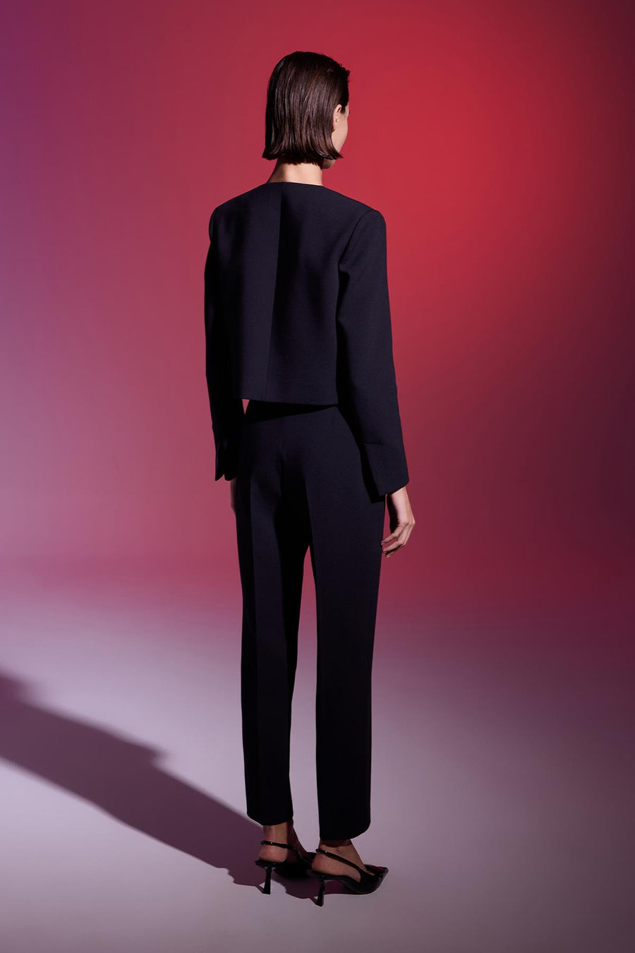 SİYAH TAŞ İŞLEMELİ KRUVAZE TEK DÜĞMELİ KADIN CEKET PANTOLON TAKIM